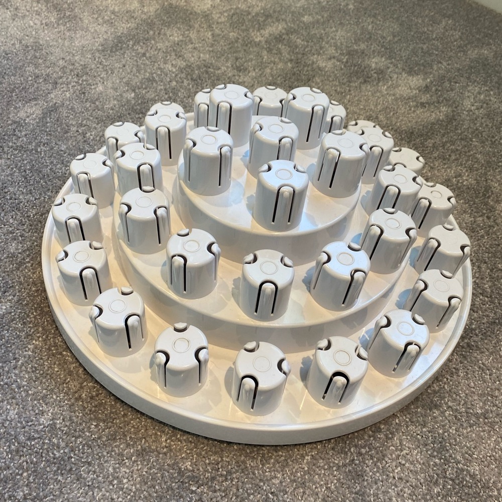Vinyl roll holder for crafter